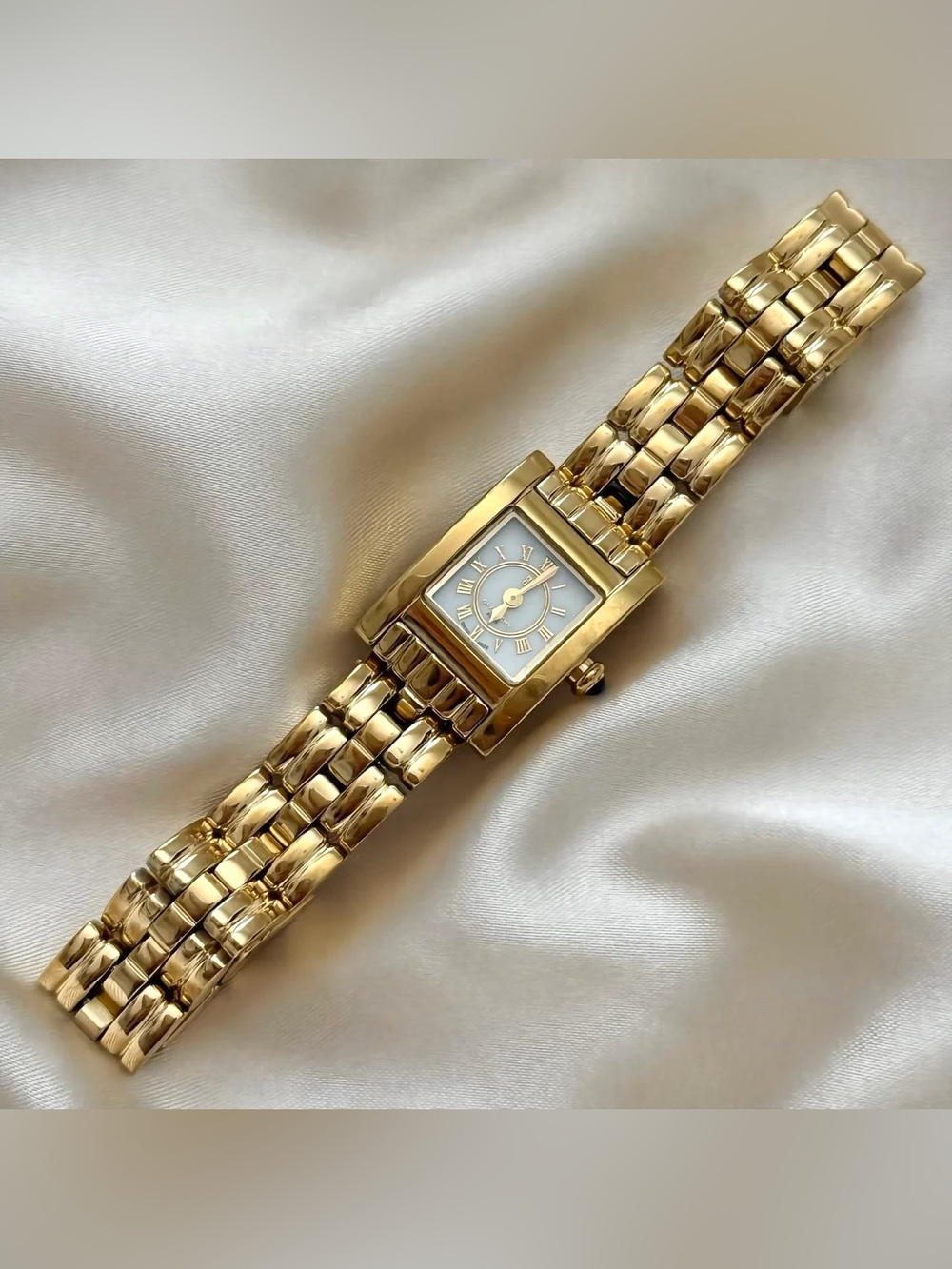 AUTHENTIC RARE VINTAGE GIVENCHY MOTHER-OF-PEARL DAINTY WATCH - Picture 3 of 10